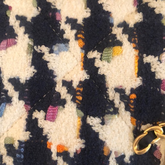 Sold! Chanel 2021 houndstooth 19 bag - Picture 9 of 11